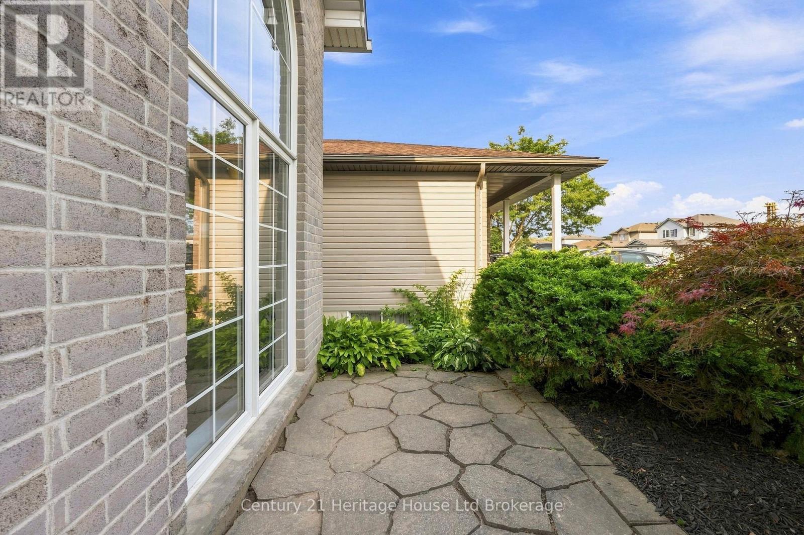 16 Herford Street, Tillsonburg, Ontario  N4G 4V2 - Photo 3 - X13662006