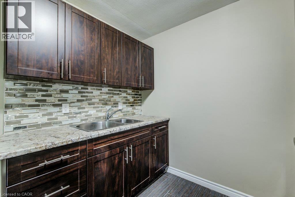 317 Erb Street W Unit# 10, Waterloo, Ontario  N2L 1W4 - Photo 4 - 40854831