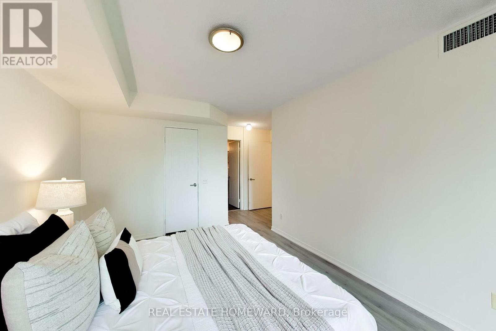 1511 - 750 Bay Street, Toronto, Ontario  M5G 1N6 - Photo 11 - C13661996