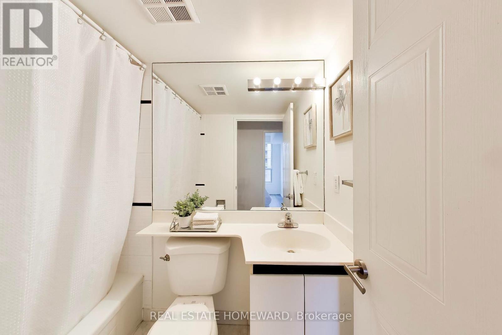 1511 - 750 Bay Street, Toronto, Ontario  M5G 1N6 - Photo 17 - C13661996