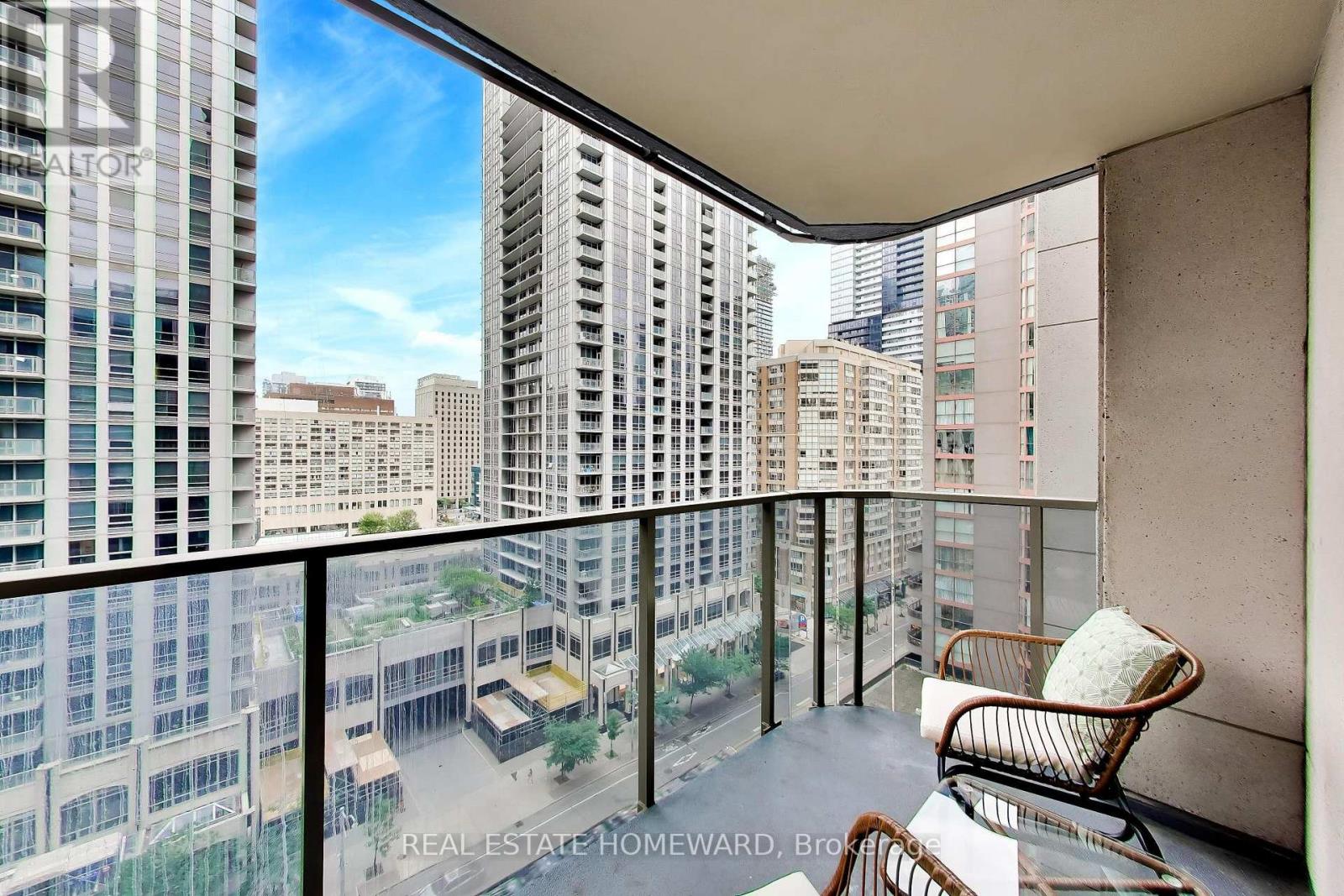 1511 - 750 Bay Street, Toronto, Ontario  M5G 1N6 - Photo 18 - C13661996
