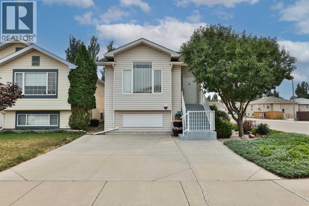 94 Heritage Lane W, Lethbridge, Alberta