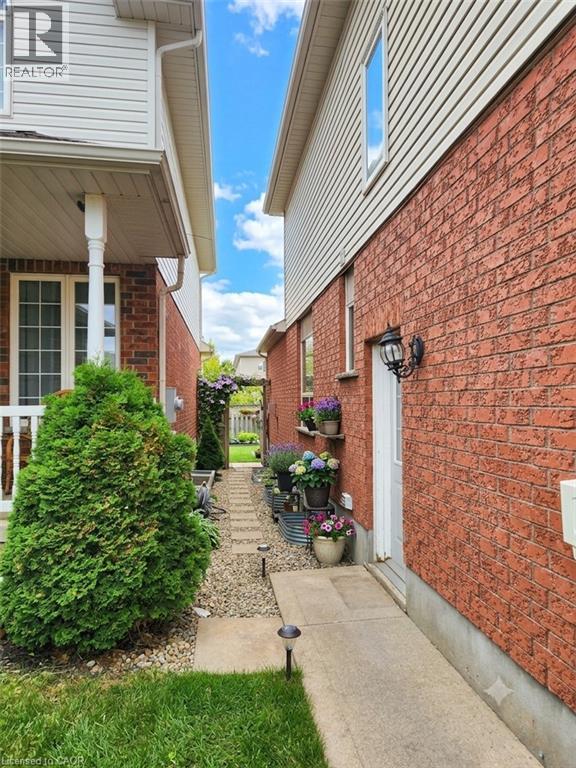 25 Gosling Gardens Unit# B, Guelph, Ontario  N1G 5J8 - Photo 2 - 40854936
