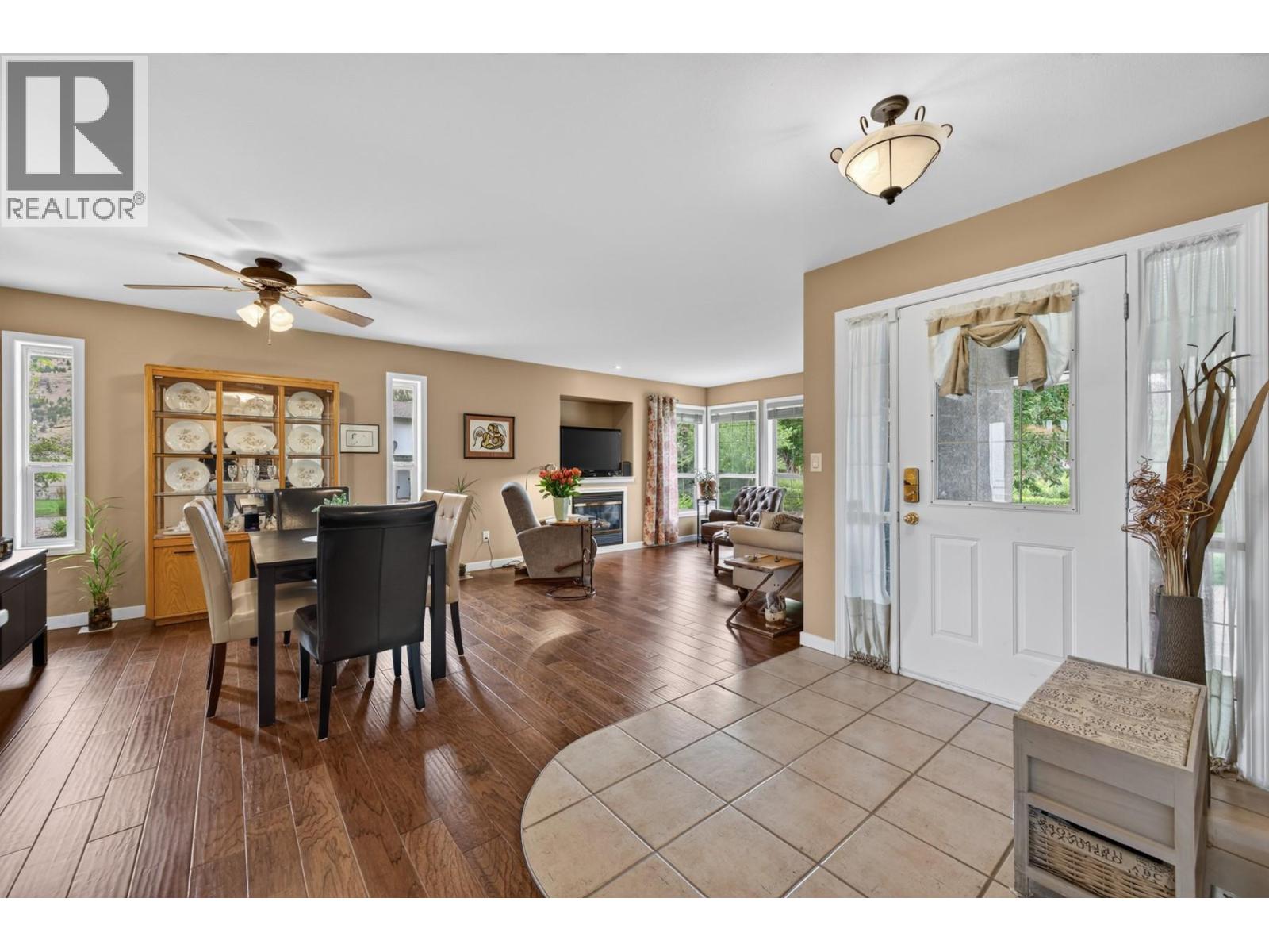 671 Mccurrach Place, Kamloops, British Columbia  V2B 8R1 - Photo 4 - 10394340