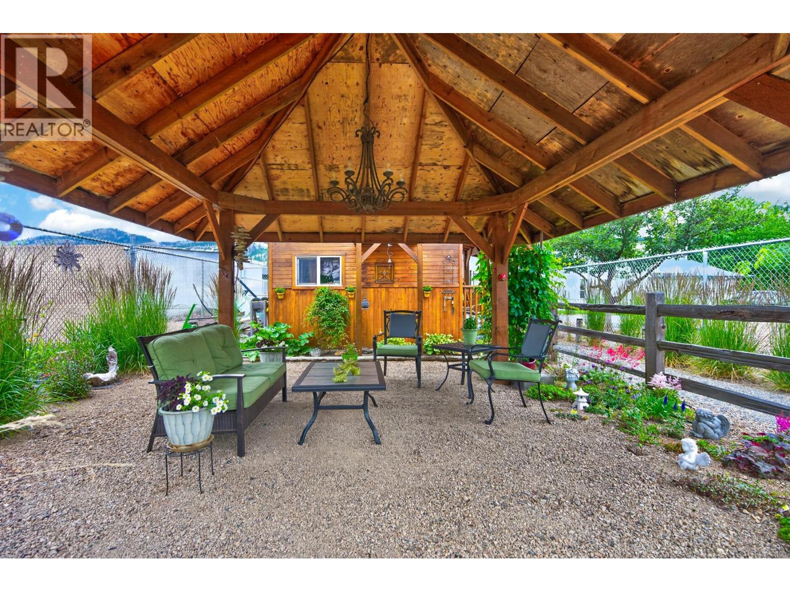 671 Mccurrach Place, Kamloops, British Columbia  V2B 8R1 - Photo 41 - 10394340