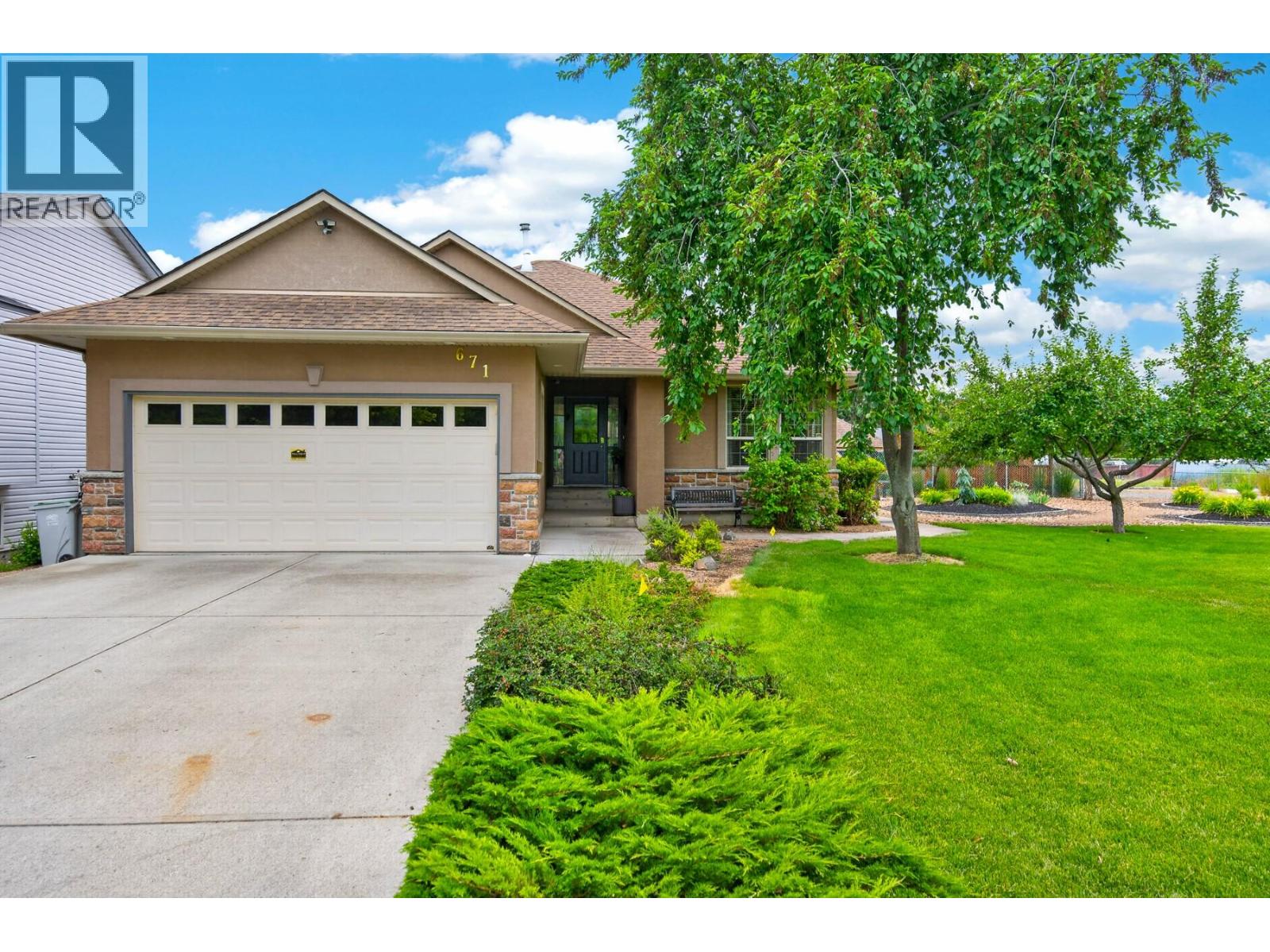 671 Mccurrach Place, Kamloops, British Columbia  V2B 8R1 - Photo 2 - 10394340