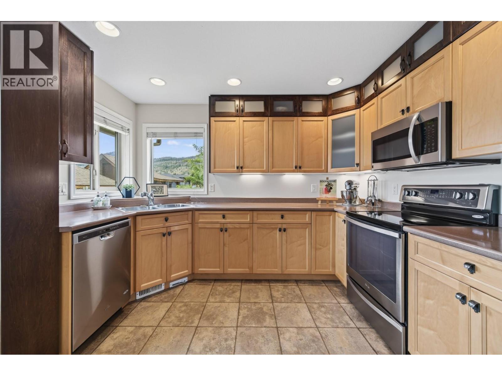 671 Mccurrach Place, Kamloops, British Columbia  V2B 8R1 - Photo 7 - 10394340