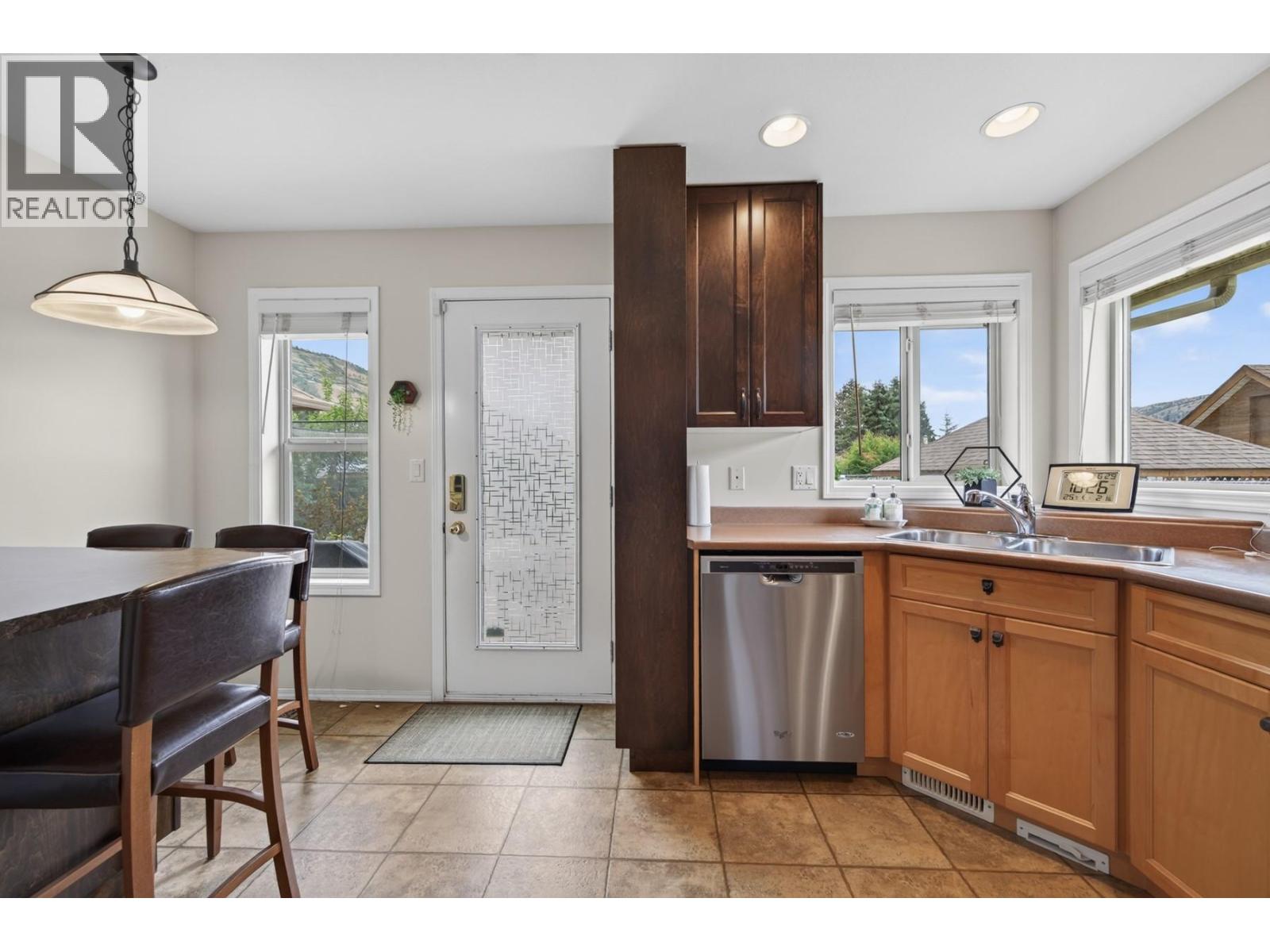 671 Mccurrach Place, Kamloops, British Columbia  V2B 8R1 - Photo 10 - 10394340