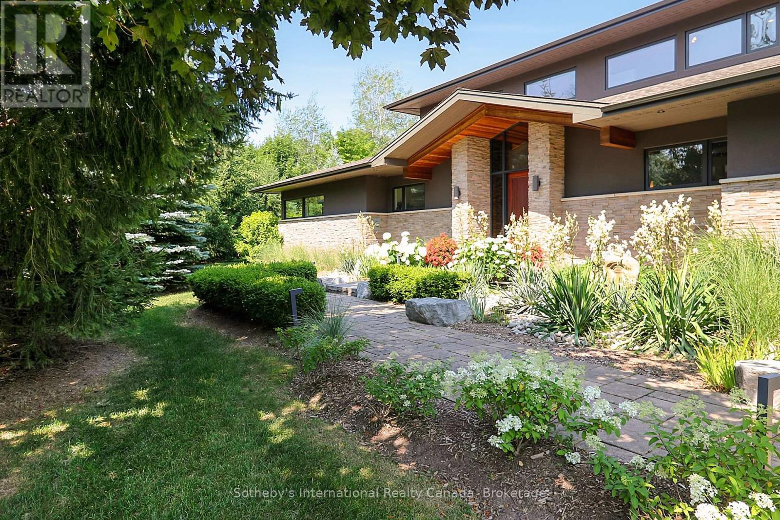 4 Holly Court, Collingwood, Ontario  L9Y 5G5 - Photo 2 - S13593670