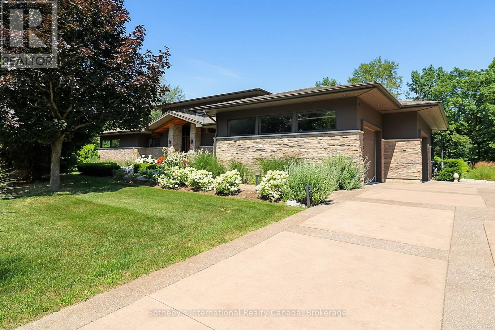 4 Holly Court, Collingwood, Ontario  L9Y 5G5 - Photo 4 - S13593670