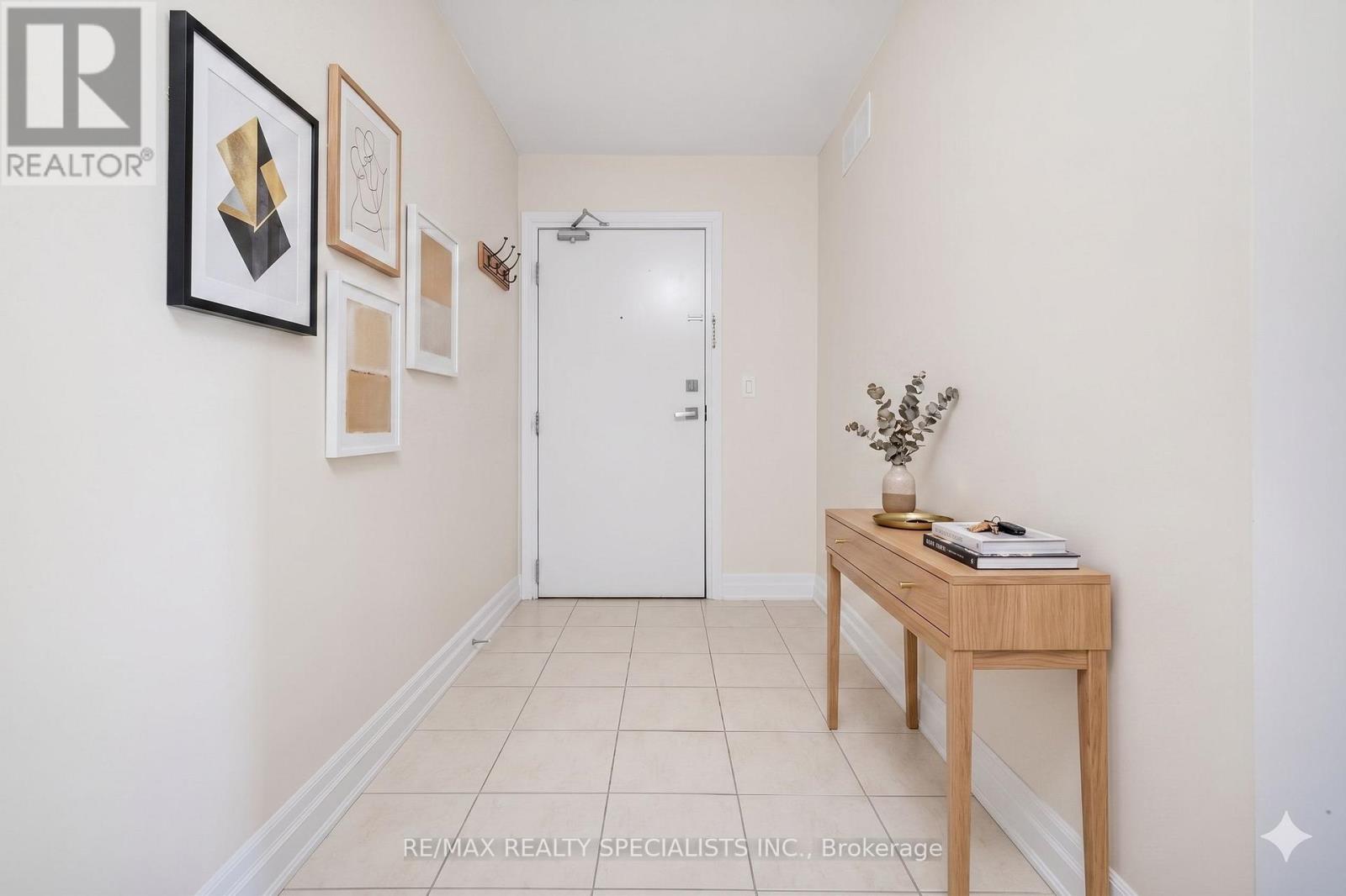 209 - 1045 Nadalin Heights, Milton, Ontario  L9T 8R5 - Photo 3 - W13661962