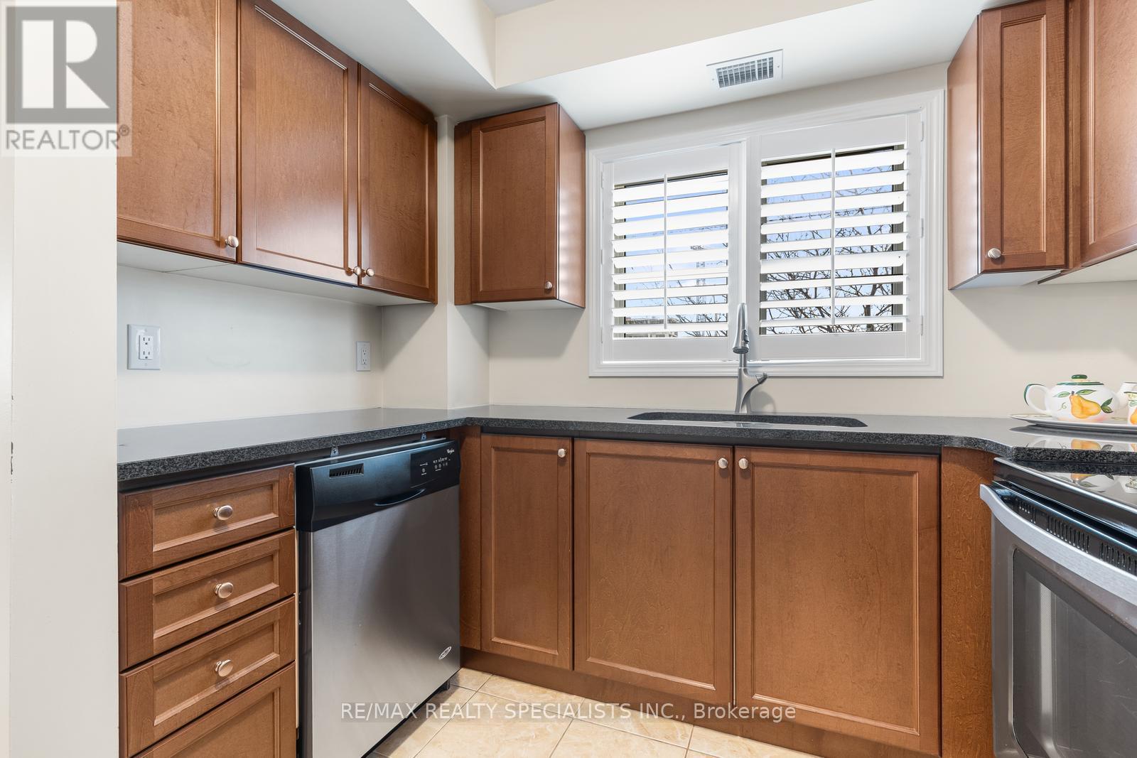 209 - 1045 Nadalin Heights, Milton, Ontario  L9T 8R5 - Photo 8 - W13661962
