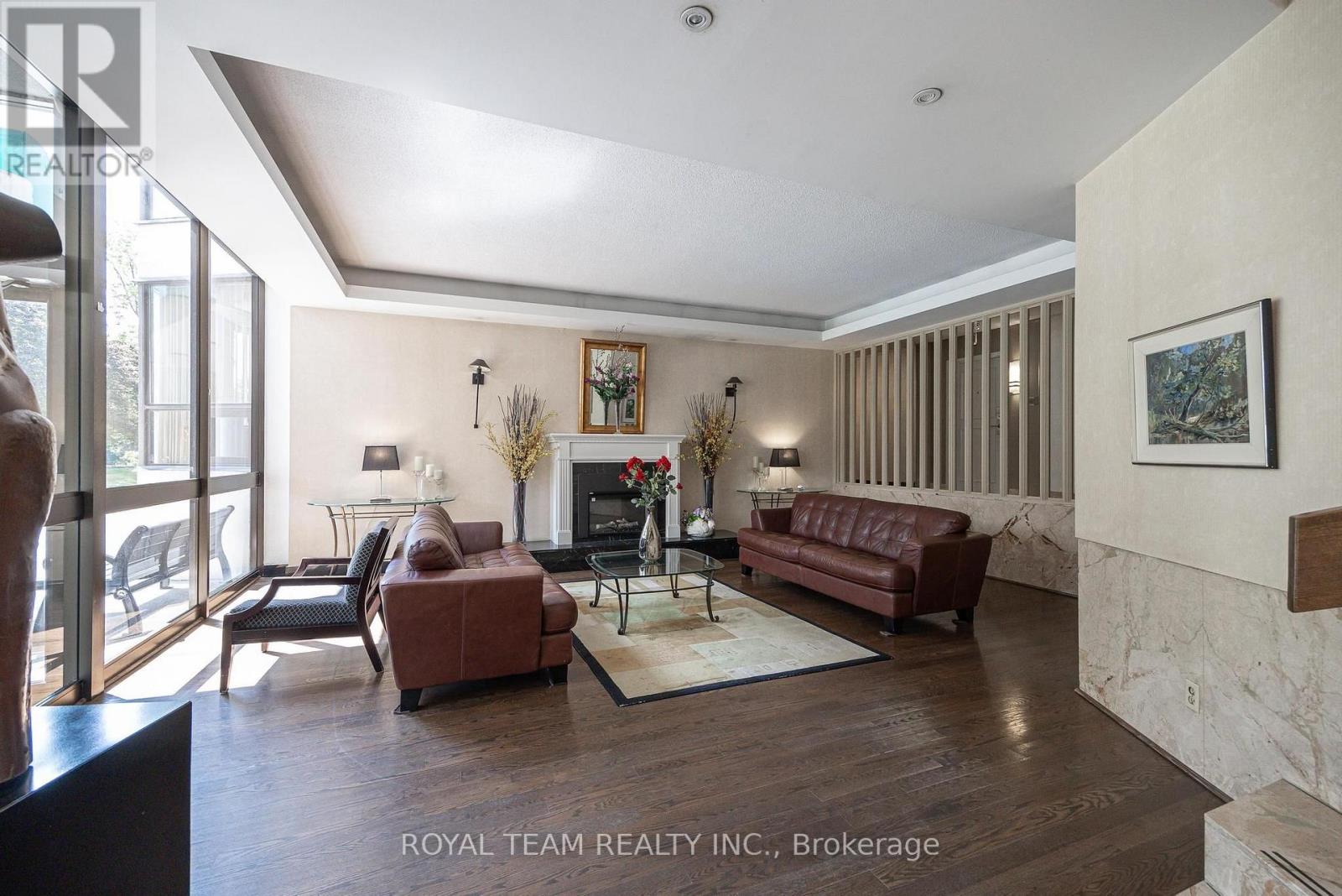 2004 - 1333 Bloor Street, Mississauga, Ontario  L4Y 3T6 - Photo 3 - W13662016