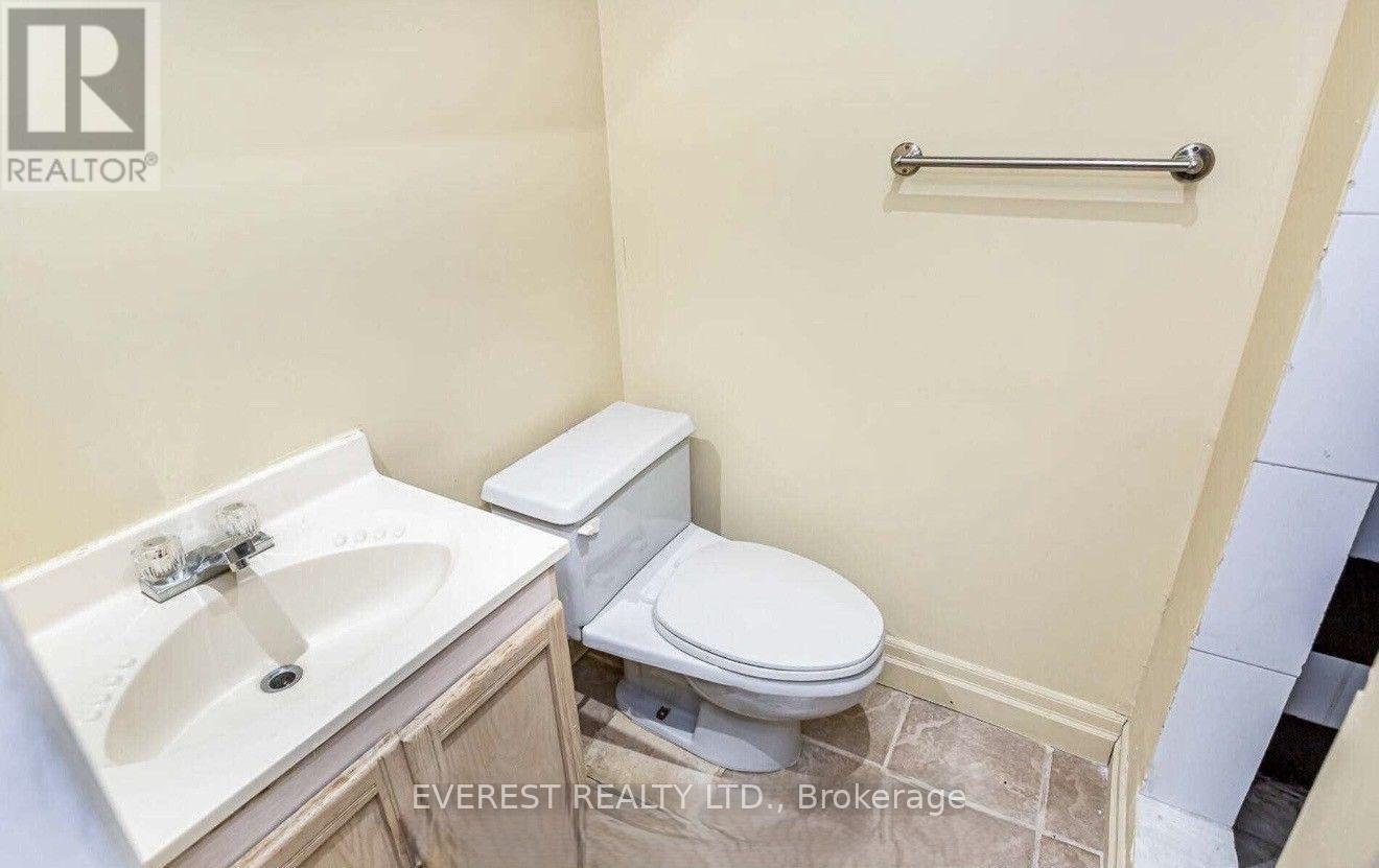 7549 Catalpa Road, Mississauga, Ontario  L4T 2T2 - Photo 10 - W13662030
