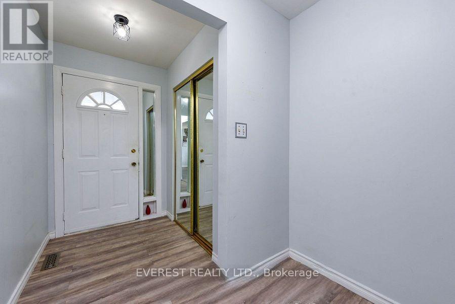 7549 Catalpa Road, Mississauga, Ontario  L4T 2T2 - Photo 3 - W13662030