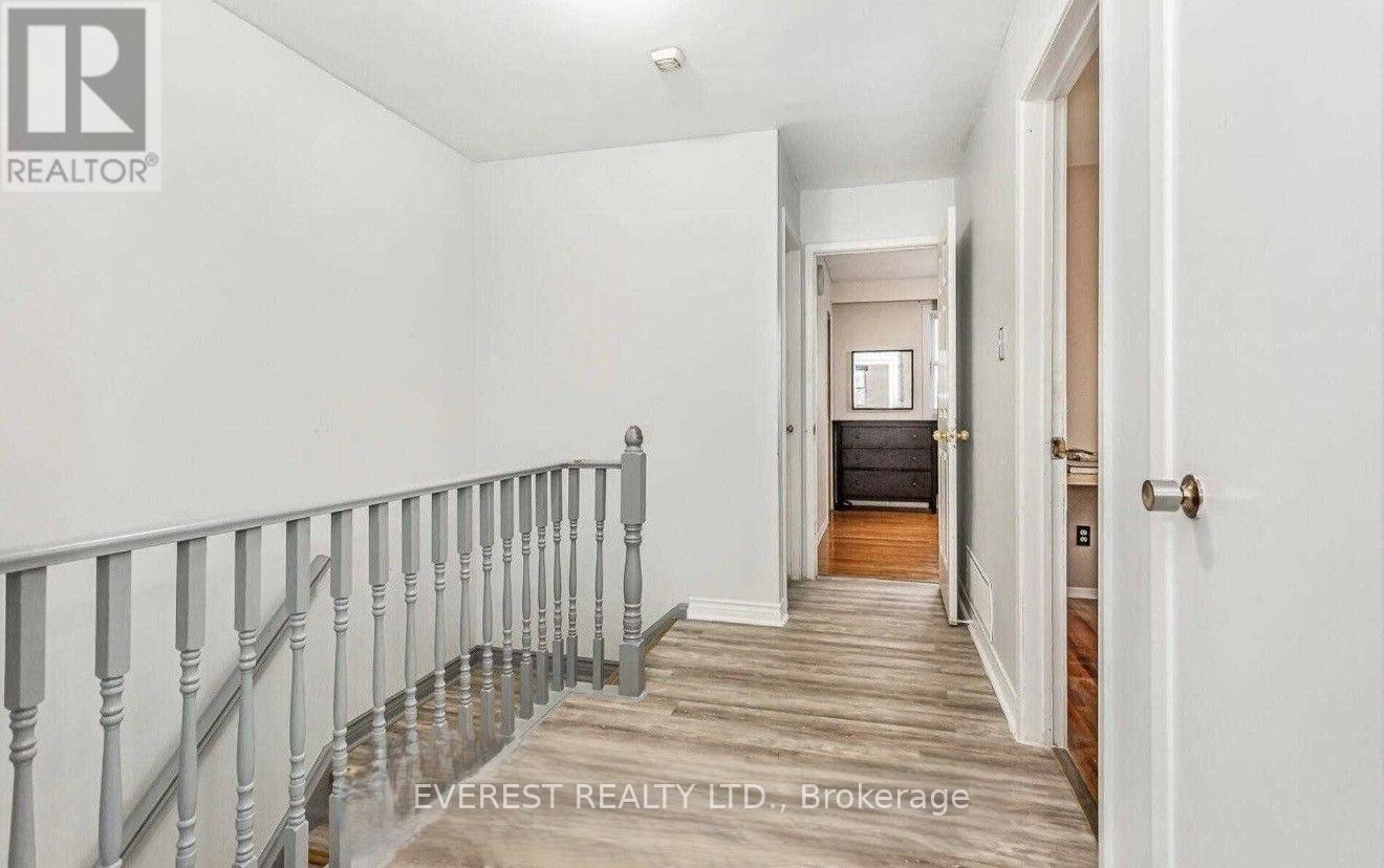 7549 Catalpa Road, Mississauga, Ontario  L4T 2T2 - Photo 5 - W13662030
