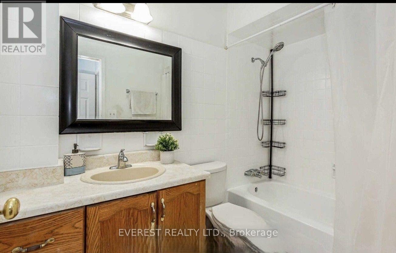 7549 Catalpa Road, Mississauga, Ontario  L4T 2T2 - Photo 8 - W13662030