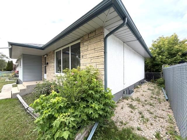 945 Munroe Avenue, Winnipeg, Manitoba R3K 1J4 - Photo 24 - 202620039