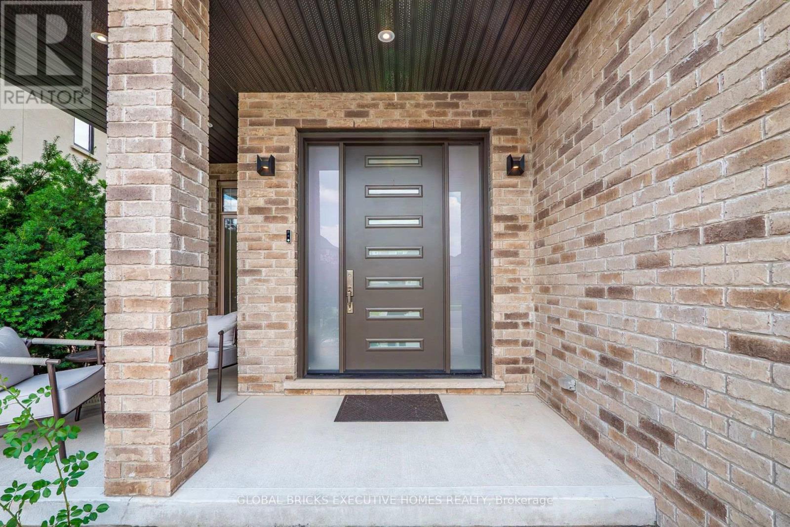 56 Valleyscape Drive, Kitchener, Ontario  N2P 0G3 - Photo 3 - X13661938