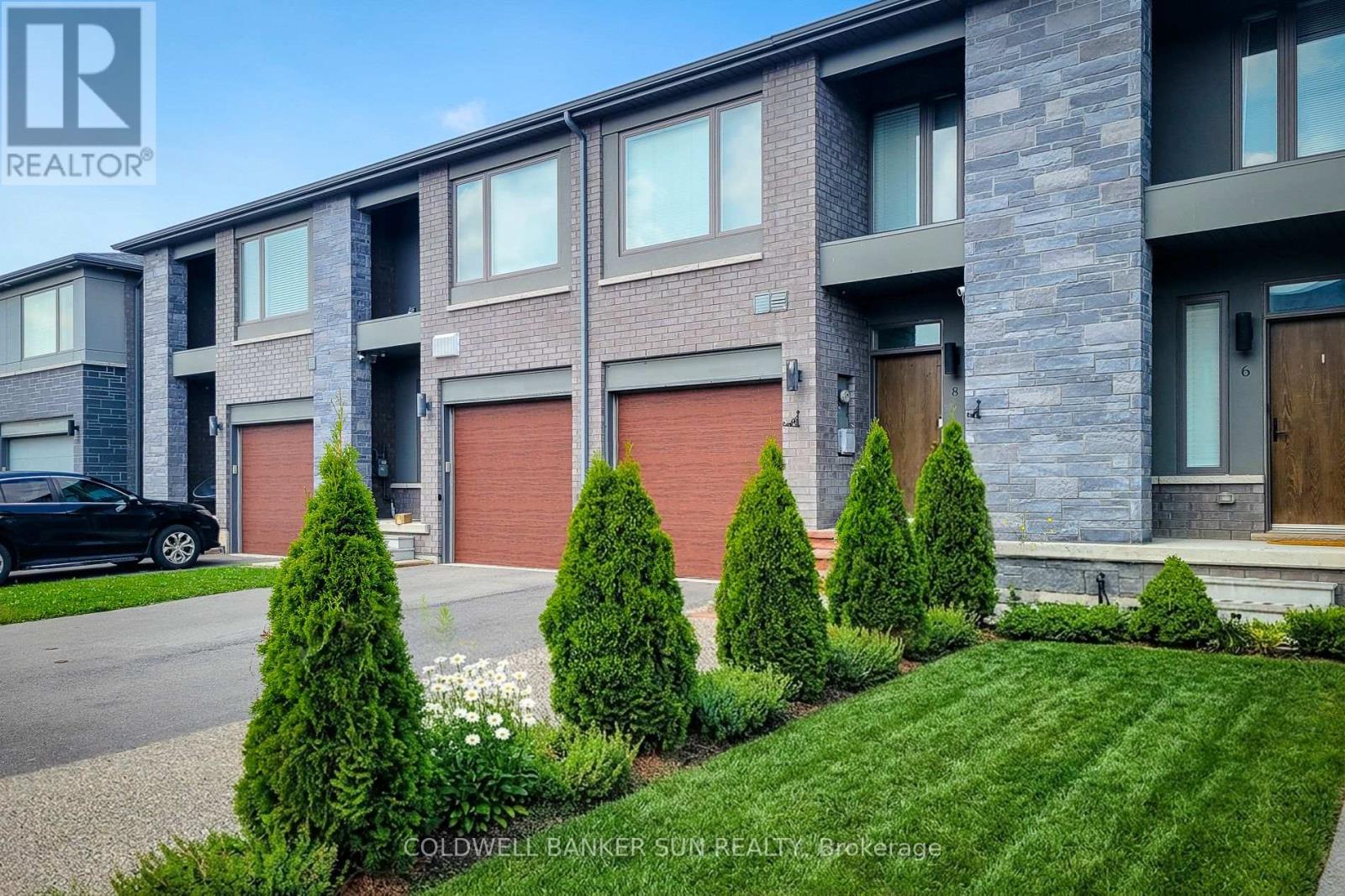 8 Bedrock Drive, Hamilton, Ontario  L8J 0K6 - Photo 2 - X13662074