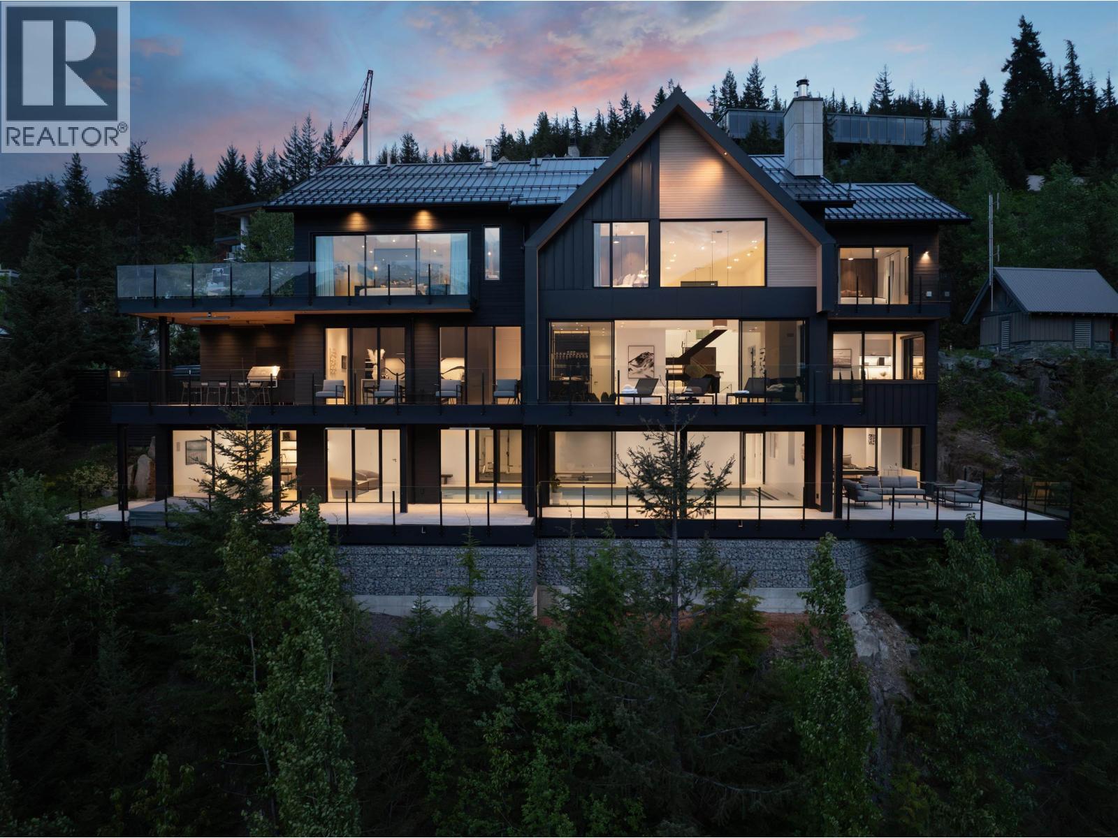 3824 Sunridge Drive, Whistler, British Columbia  V8E 0W1 - Photo 2 - R3126771