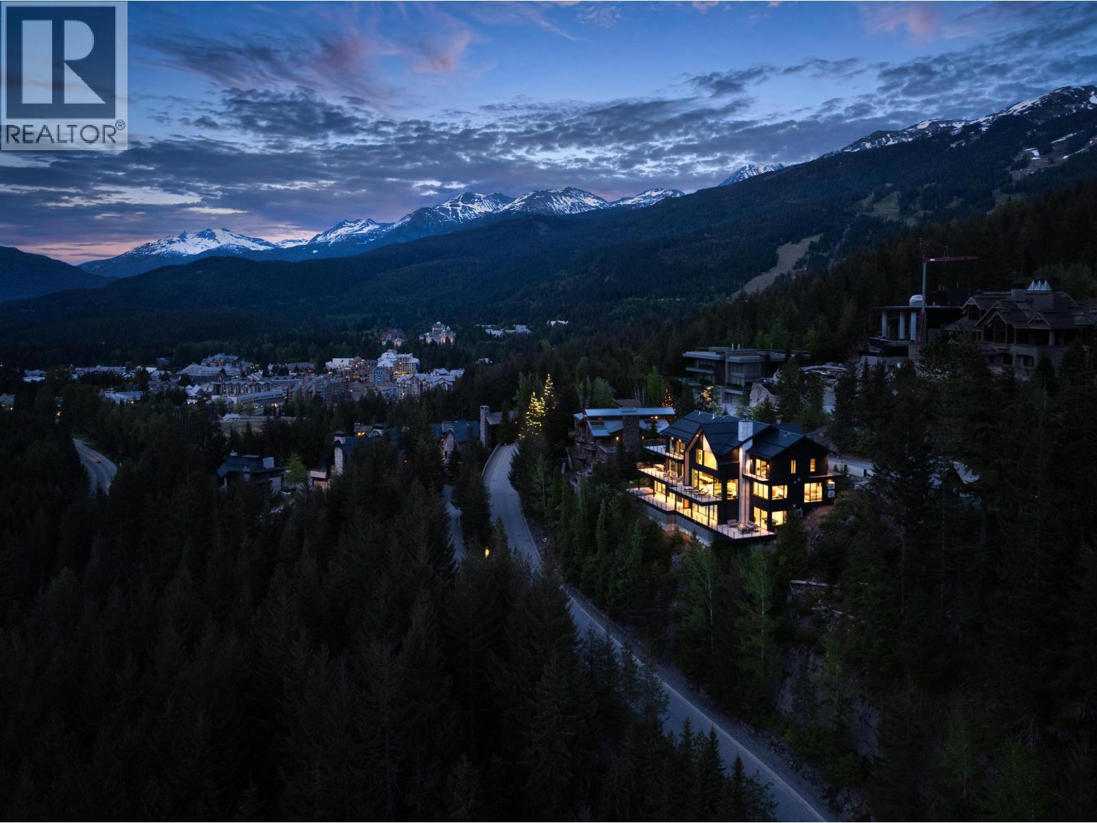 3824 Sunridge Drive, Whistler, British Columbia  V8E 0W1 - Photo 3 - R3126771