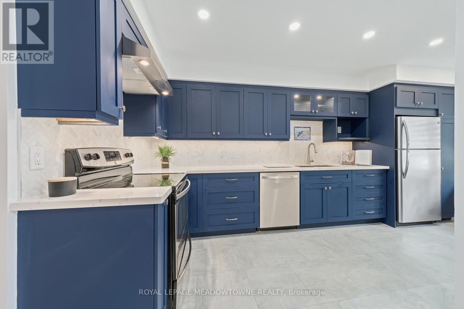 11 - 76 River Drive, Halton Hills, Ontario  L7G 2J2 - Photo 4 - W13555208