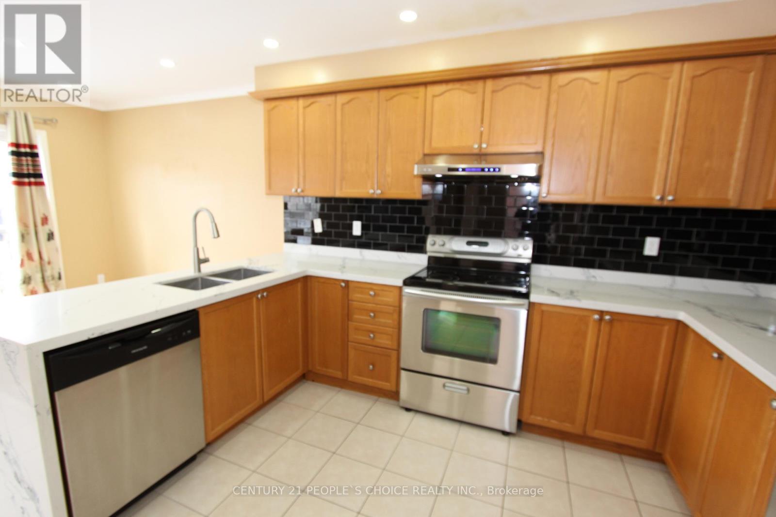 14 Thornbush Boulevard, Brampton, Ontario  L7A 0K5 - Photo 6 - W13655316