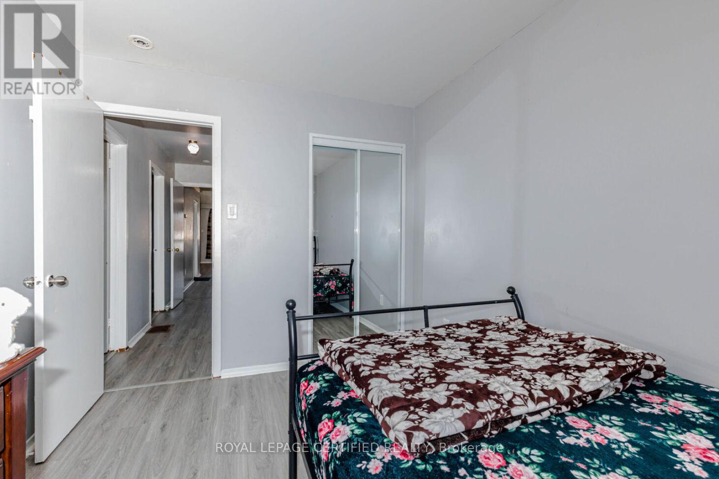 7256 Lancaster Avenue S, Mississauga, Ontario  L4T 2L6 - Photo 17 - W12983112