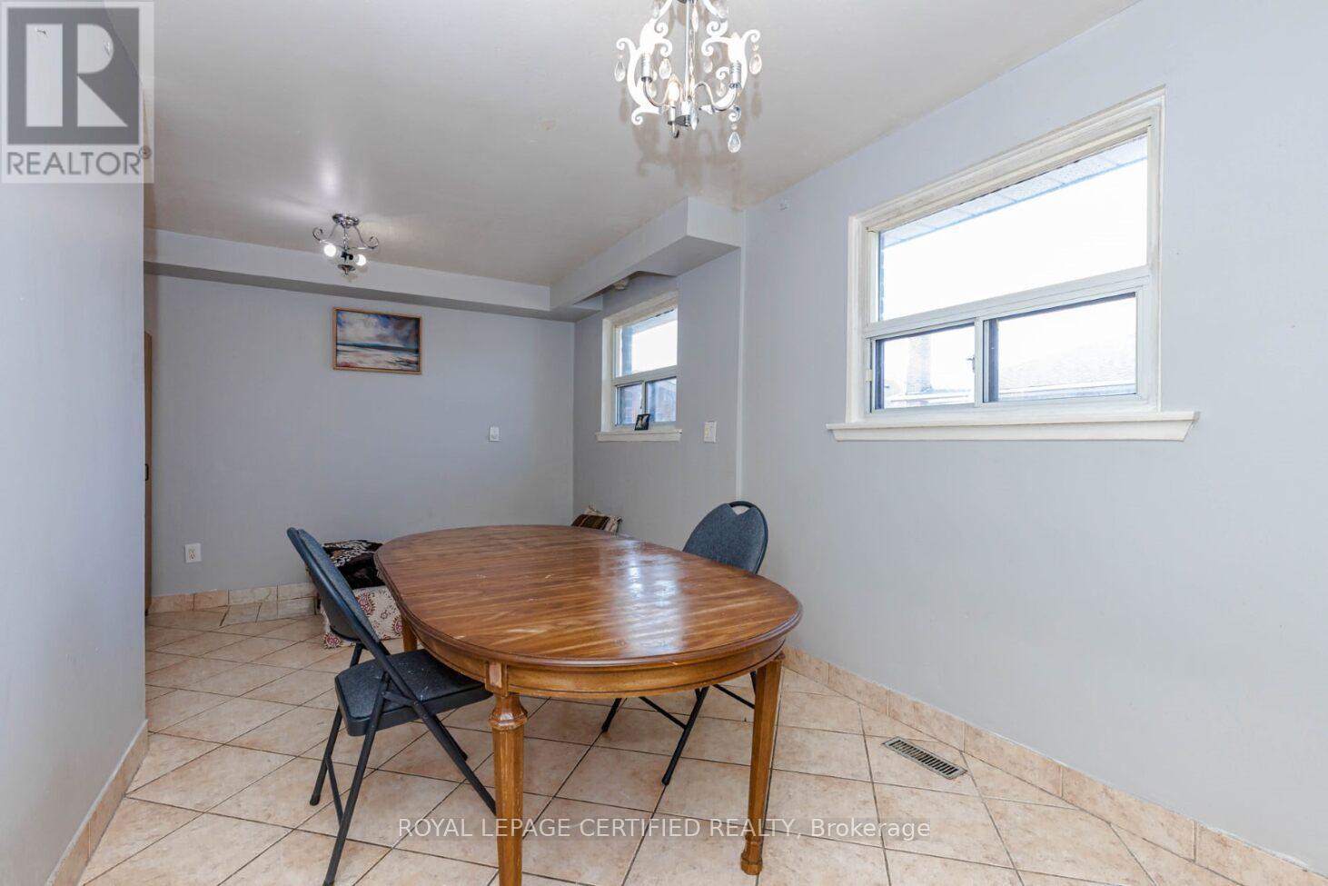 7256 Lancaster Avenue S, Mississauga, Ontario  L4T 2L6 - Photo 24 - W12983112