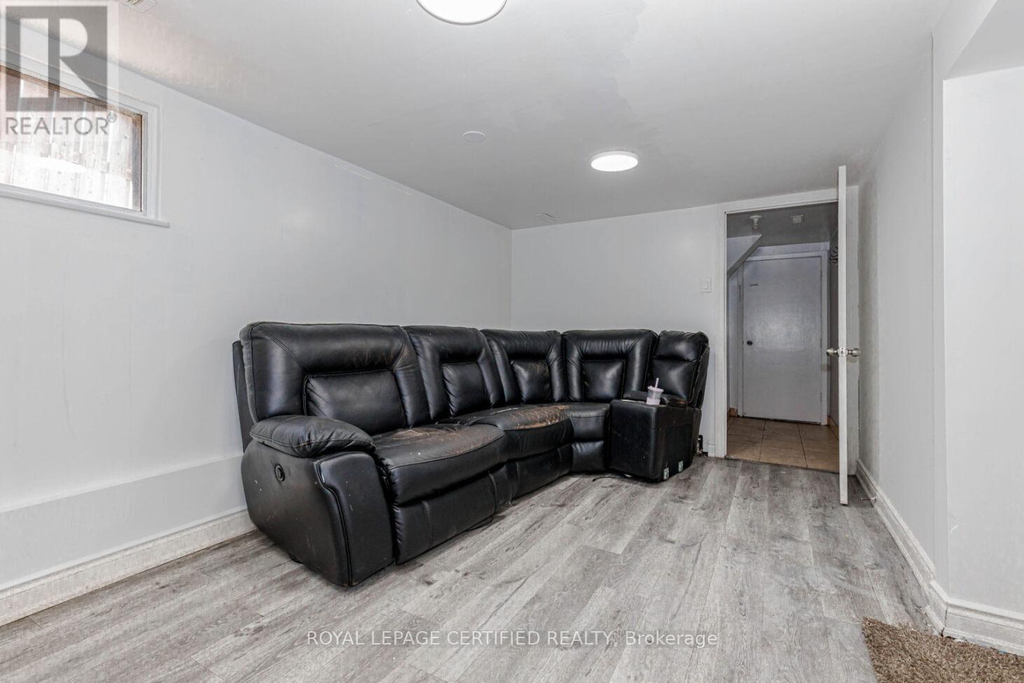 7256 Lancaster Avenue S, Mississauga, Ontario  L4T 2L6 - Photo 31 - W12983112