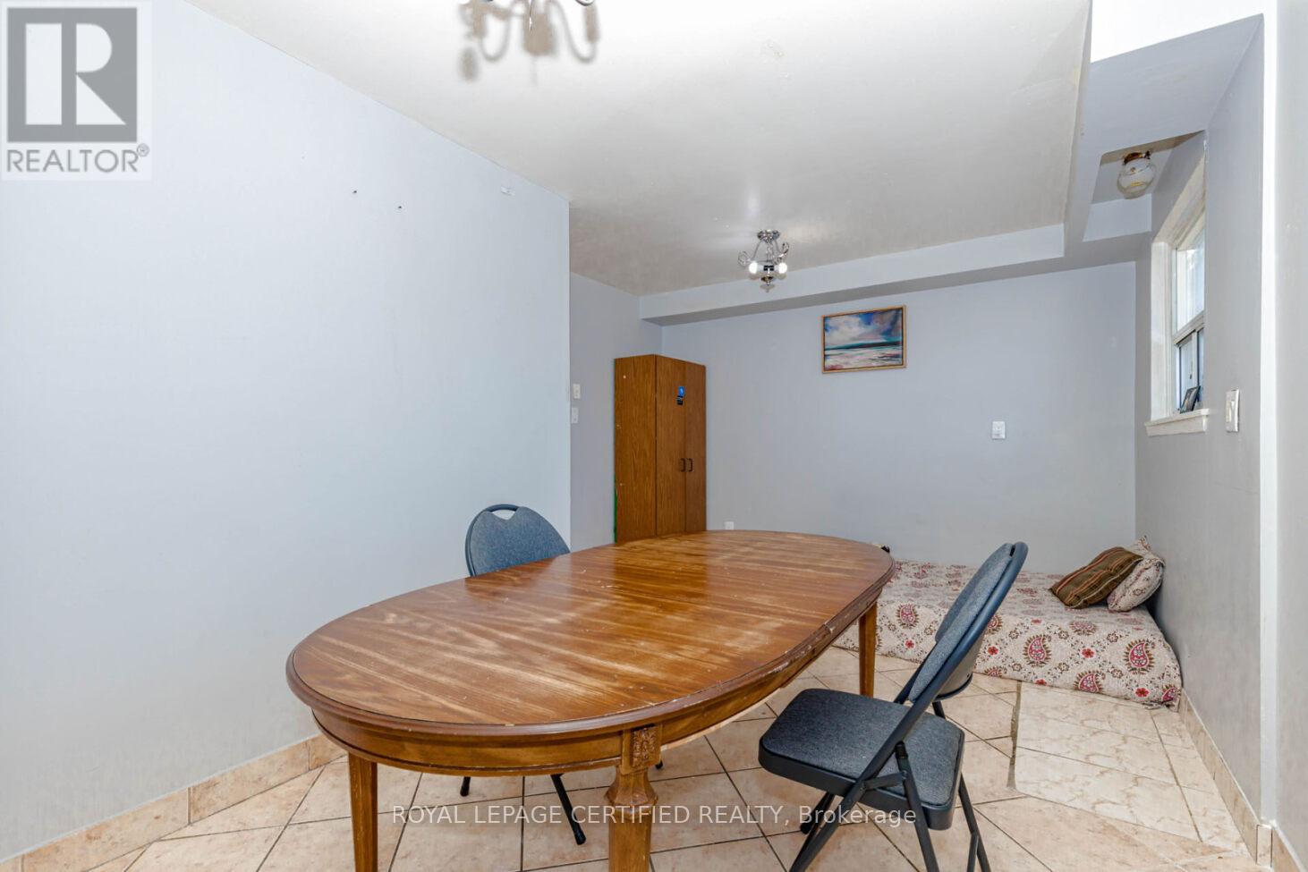 7256 Lancaster Avenue S, Mississauga, Ontario  L4T 2L6 - Photo 25 - W12983112