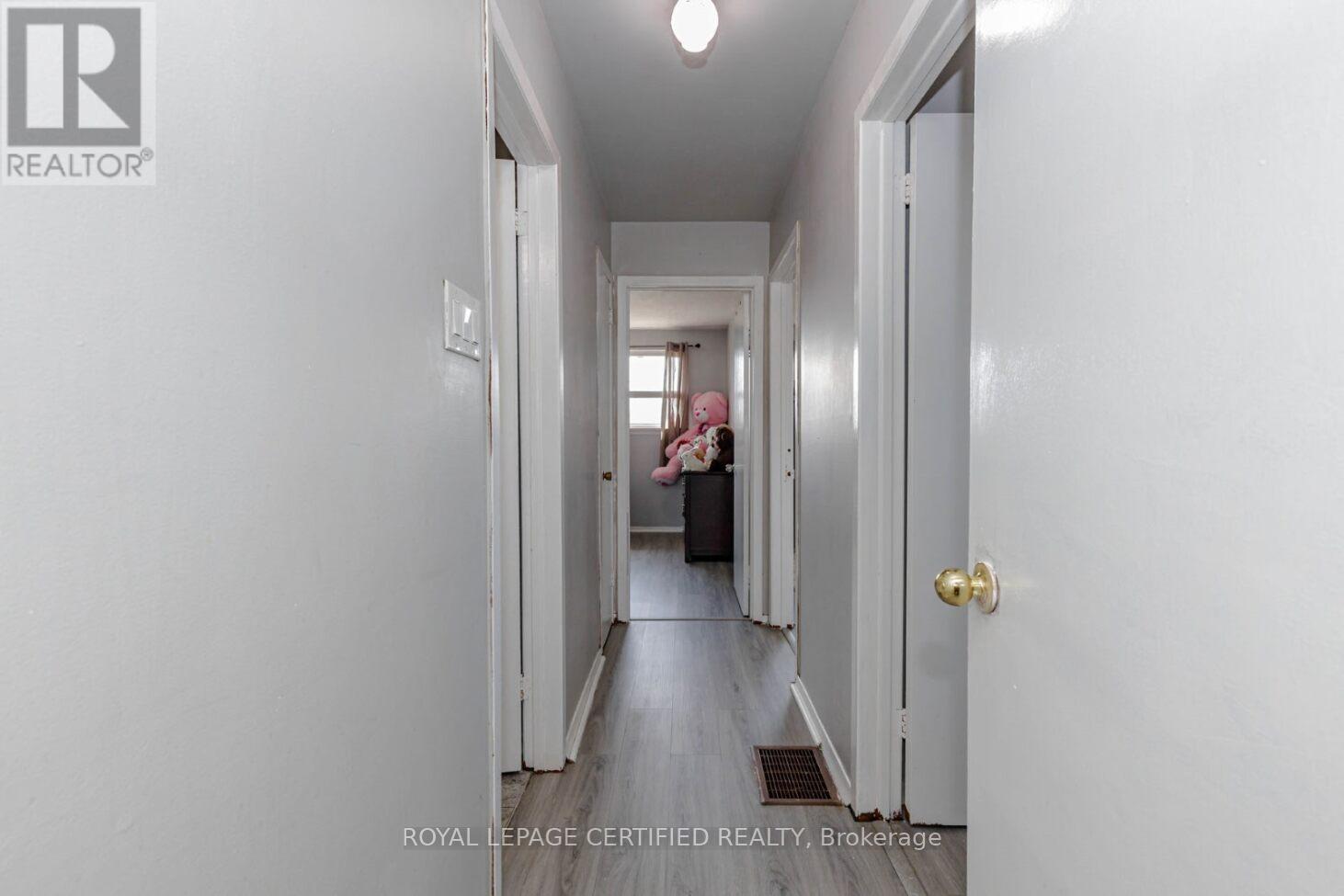 7256 Lancaster Avenue S, Mississauga, Ontario  L4T 2L6 - Photo 12 - W12983112