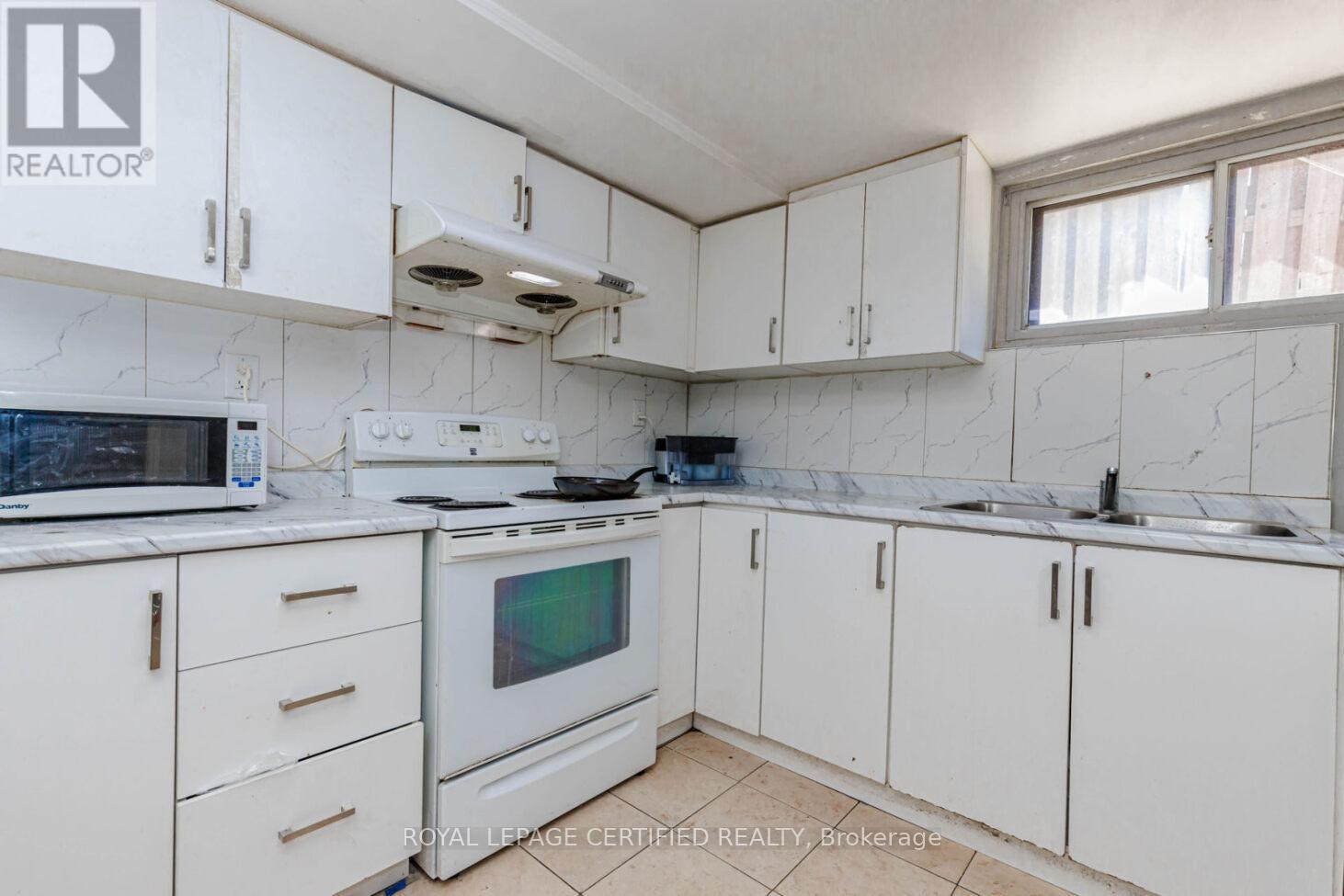 7256 Lancaster Avenue S, Mississauga, Ontario  L4T 2L6 - Photo 34 - W12983112