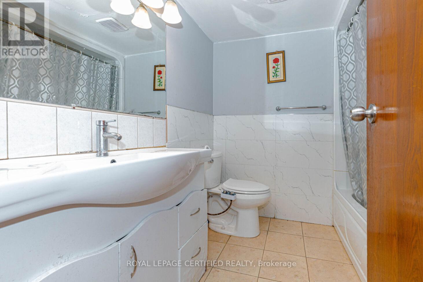 7256 Lancaster Avenue S, Mississauga, Ontario  L4T 2L6 - Photo 38 - W12983112