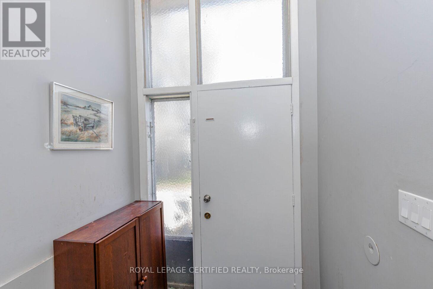 7256 Lancaster Avenue S, Mississauga, Ontario  L4T 2L6 - Photo 5 - W12983112