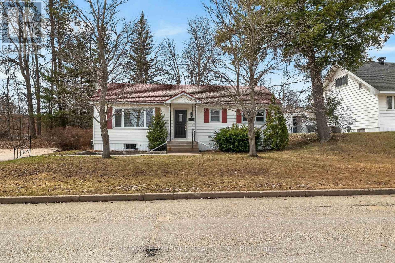 12 Alder Crescent, Deep River, Ontario  K0J 1P0 - Photo 1 - X13047572