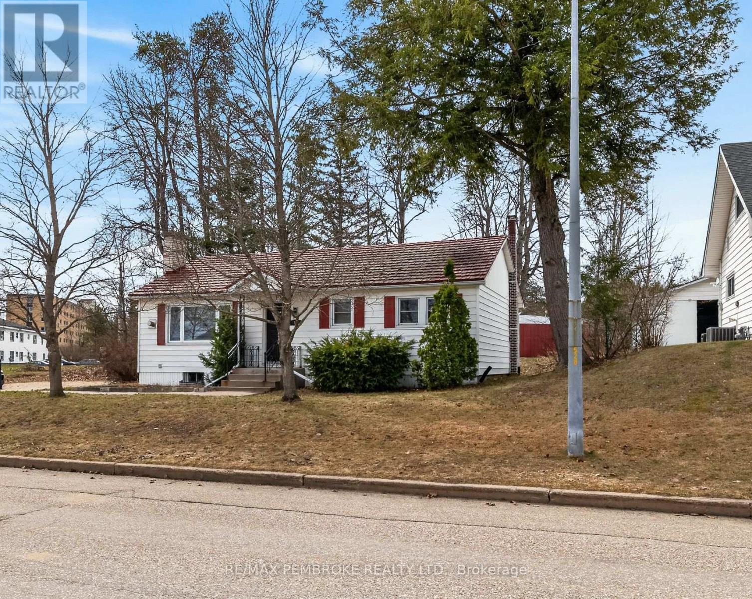 12 Alder Crescent, Deep River, Ontario  K0J 1P0 - Photo 2 - X13047572