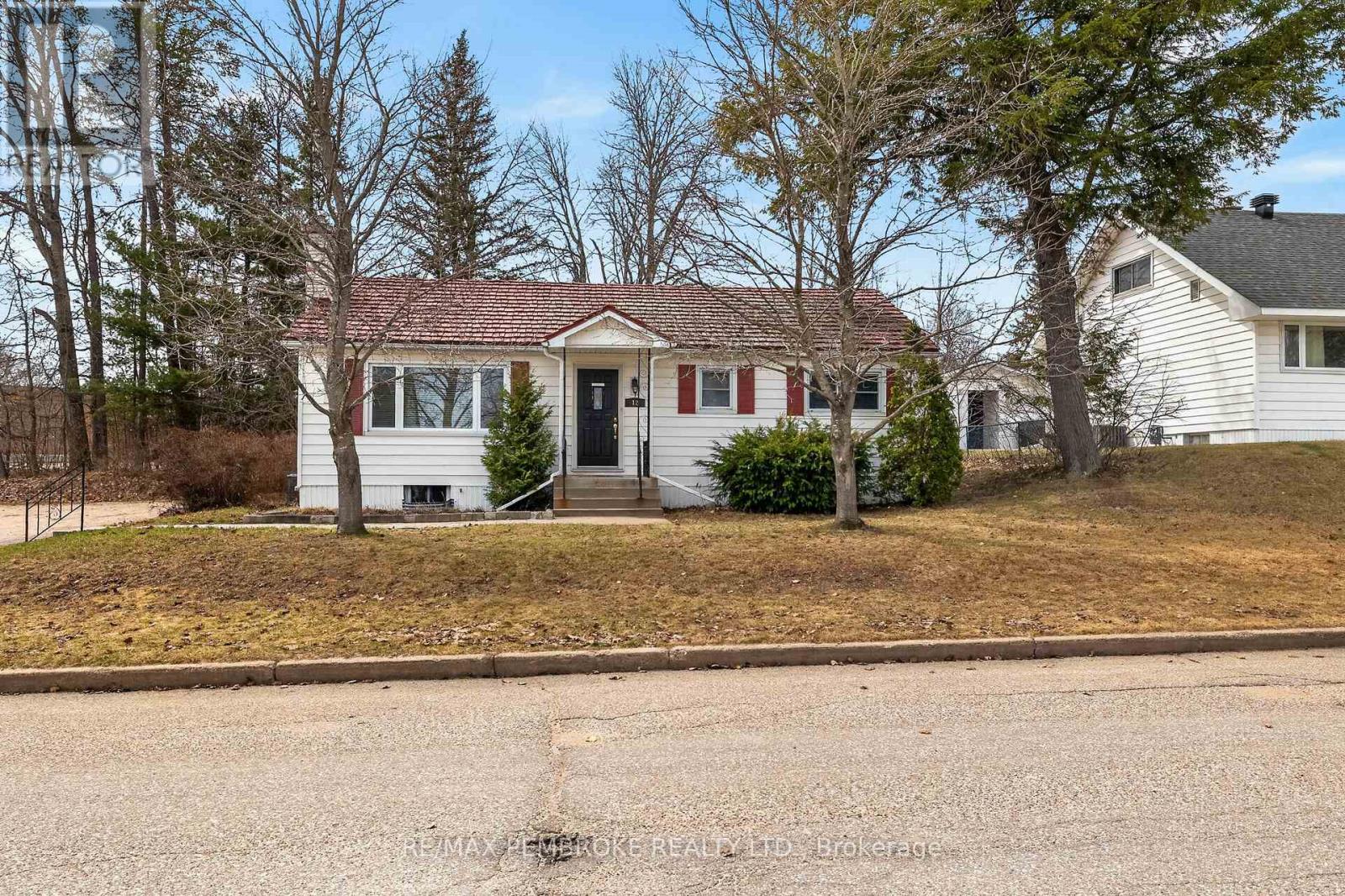 12 Alder Crescent, Deep River, Ontario  K0J 1P0 - Photo 3 - X13047572