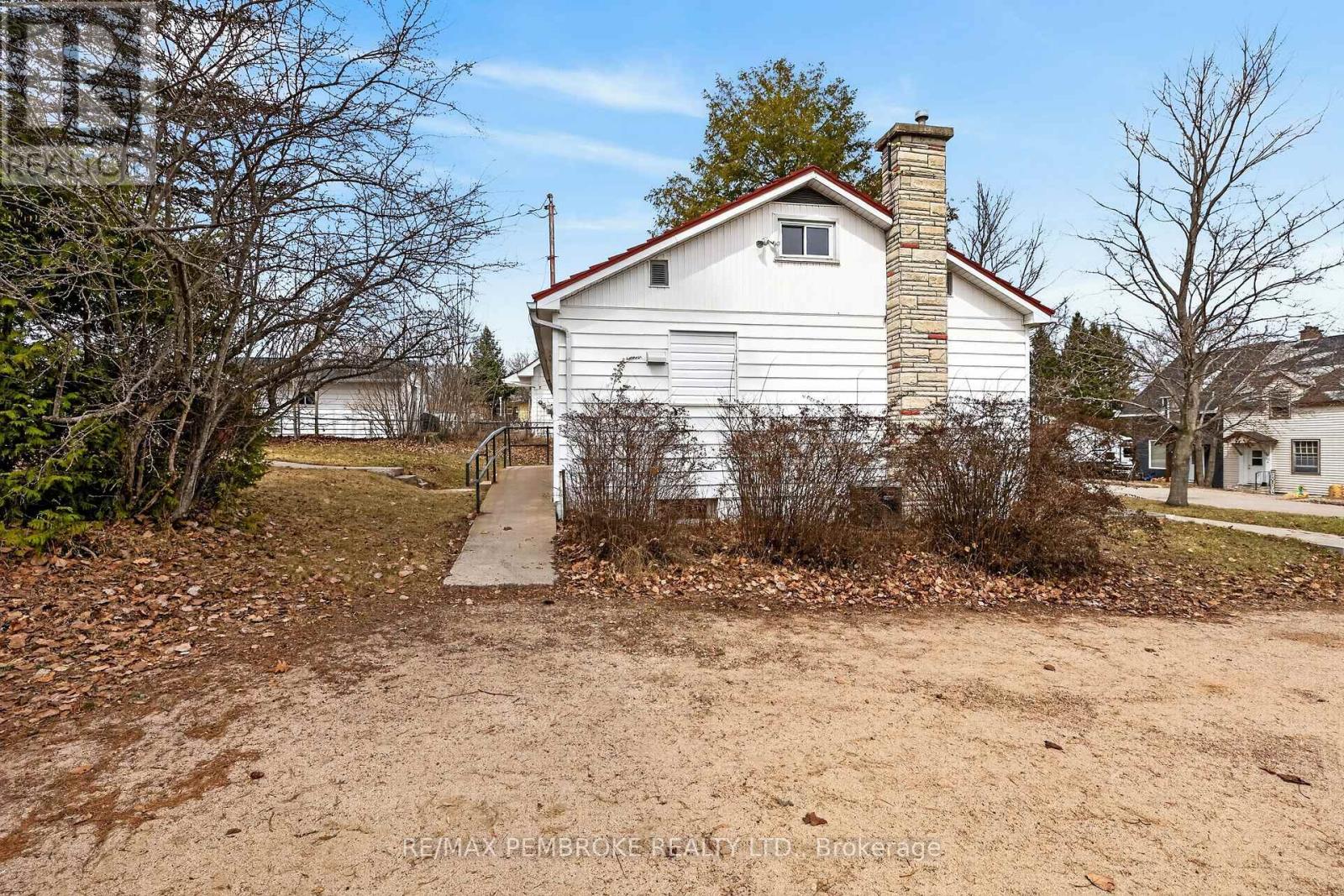 12 Alder Crescent, Deep River, Ontario  K0J 1P0 - Photo 4 - X13047572