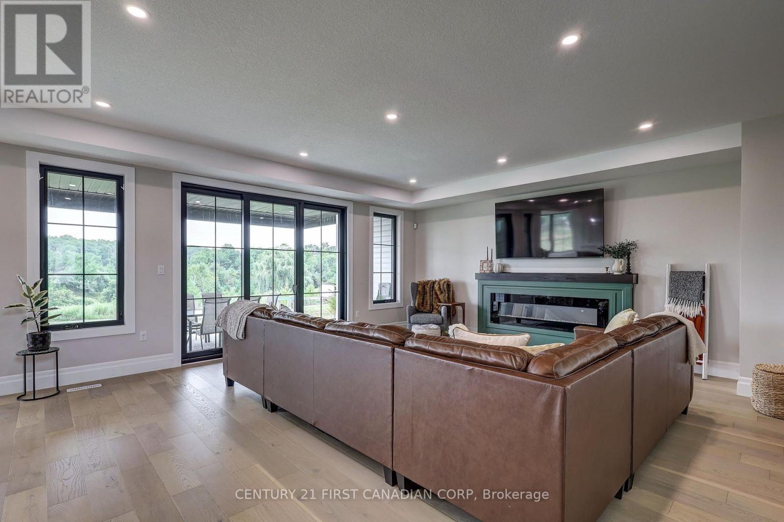 36369 Talbot Line, Southwold, Ontario  N0L 2E0 - Photo 12 - X13657706