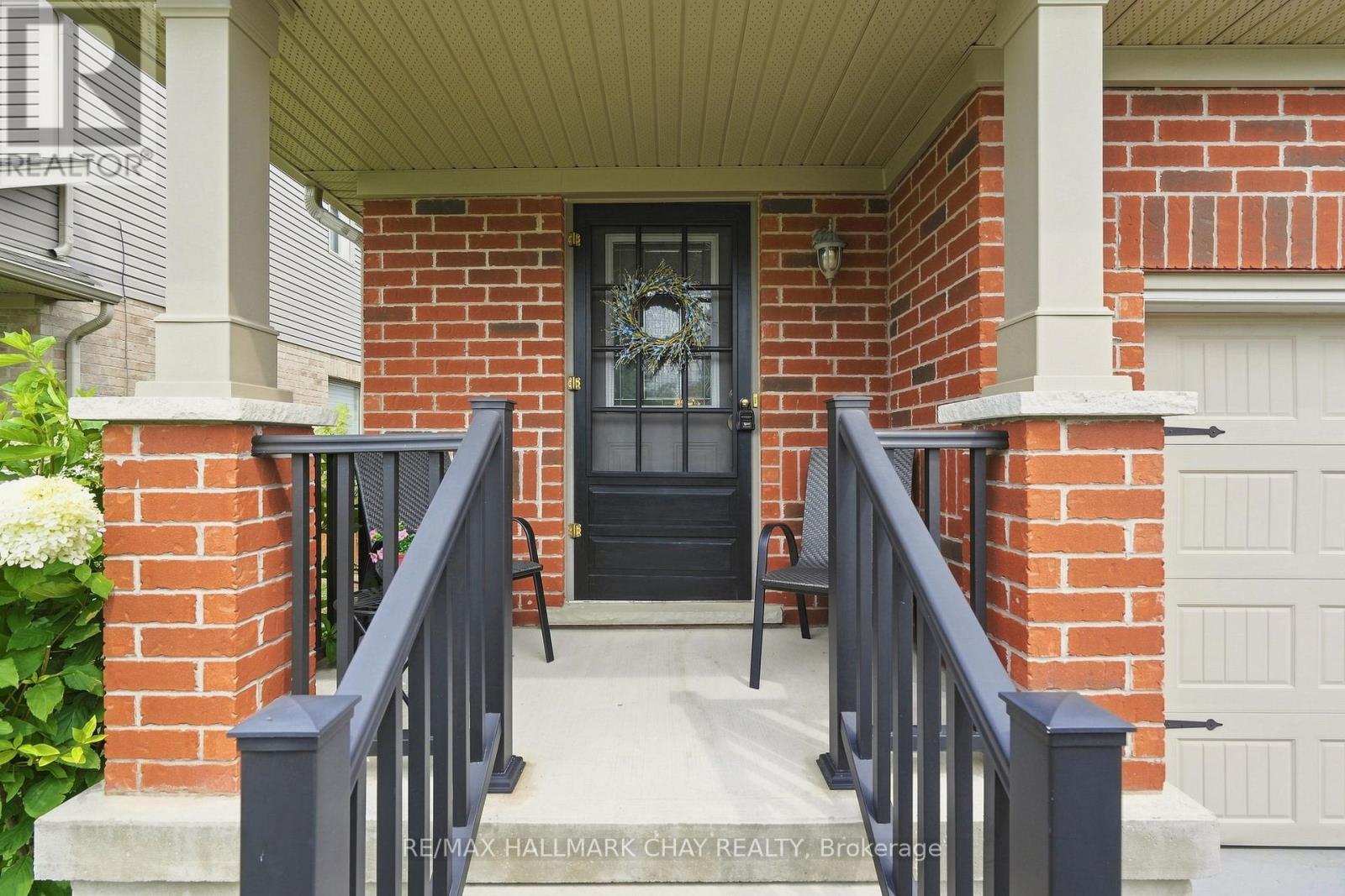 23 Banting Crescent, Essa, Ontario  L3W 0P3 - Photo 3 - N13658280