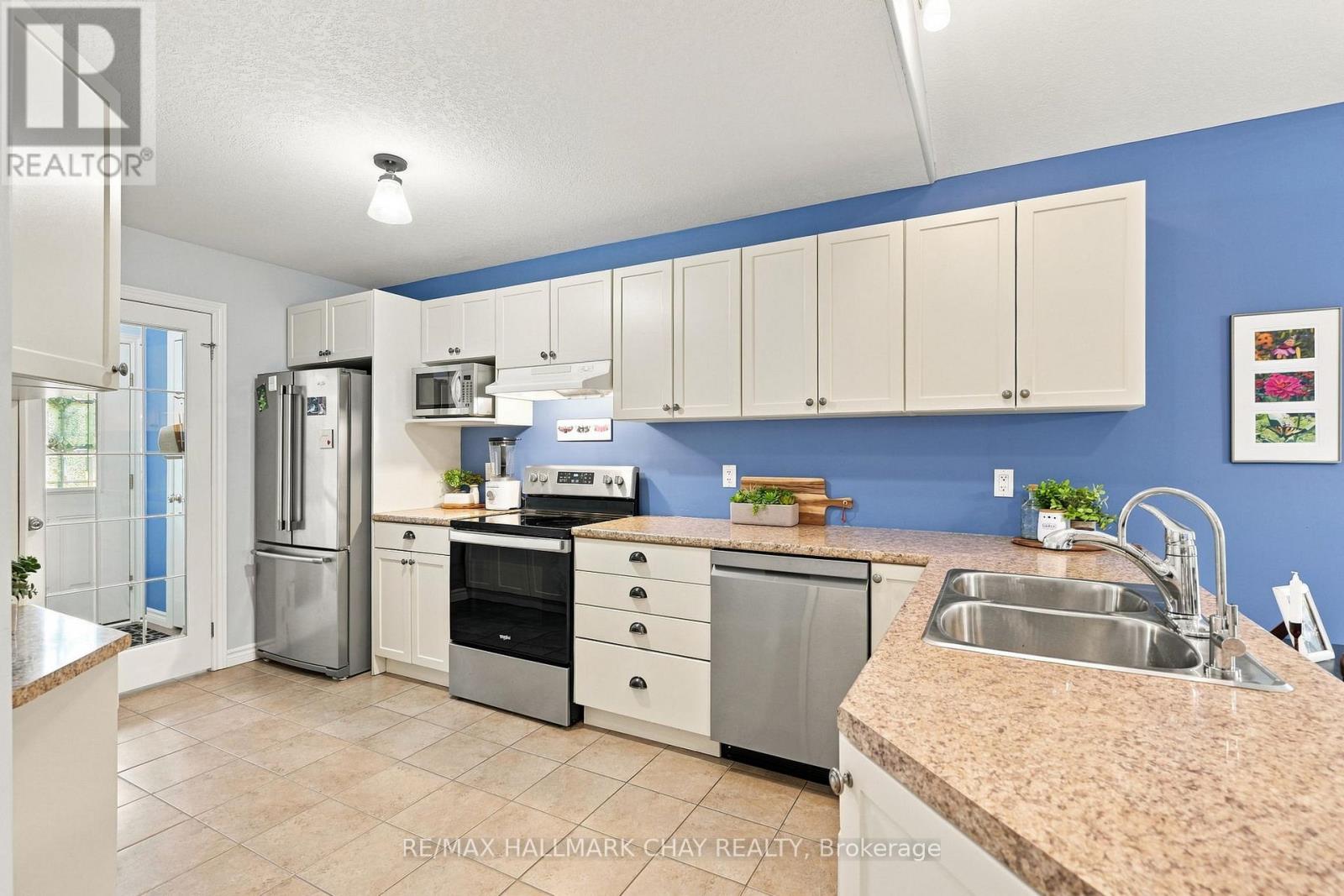 23 Banting Crescent, Essa, Ontario  L3W 0P3 - Photo 8 - N13658280