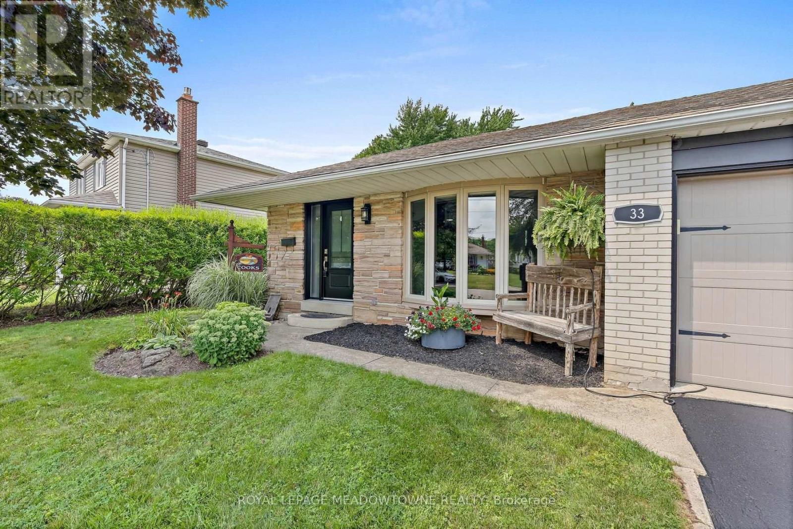 33 Fagan Drive, Halton Hills, Ontario L7G 4P4 - Photo 2 - W13628882