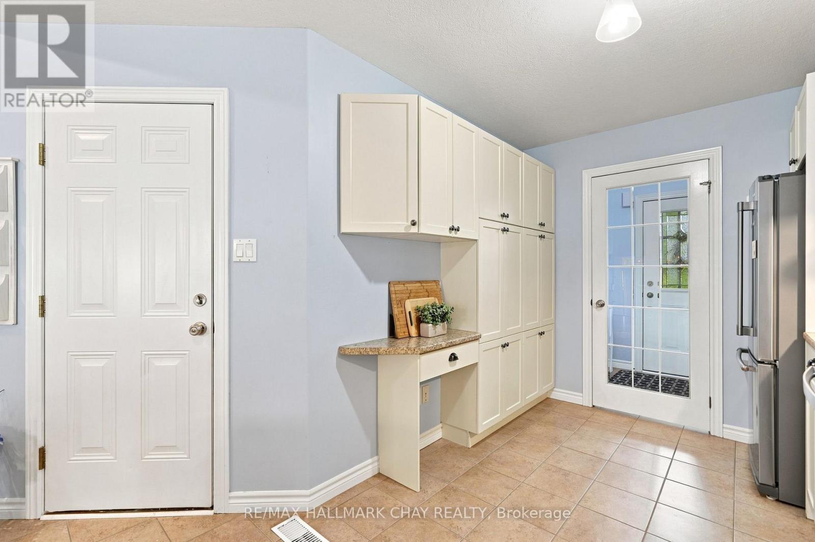 23 Banting Crescent, Essa, Ontario  L3W 0P3 - Photo 7 - N13658280