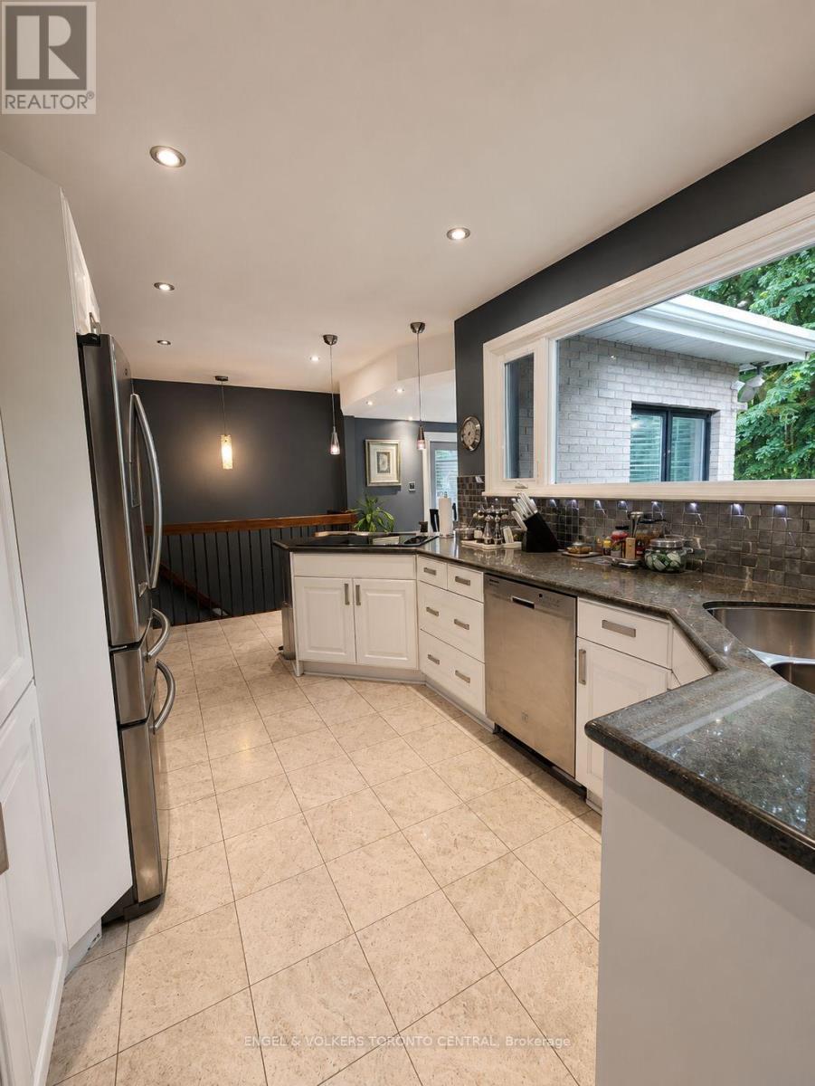 2424 Bayview Avenue, Toronto, Ontario  M2L 1A3 - Photo 11 - C13662094