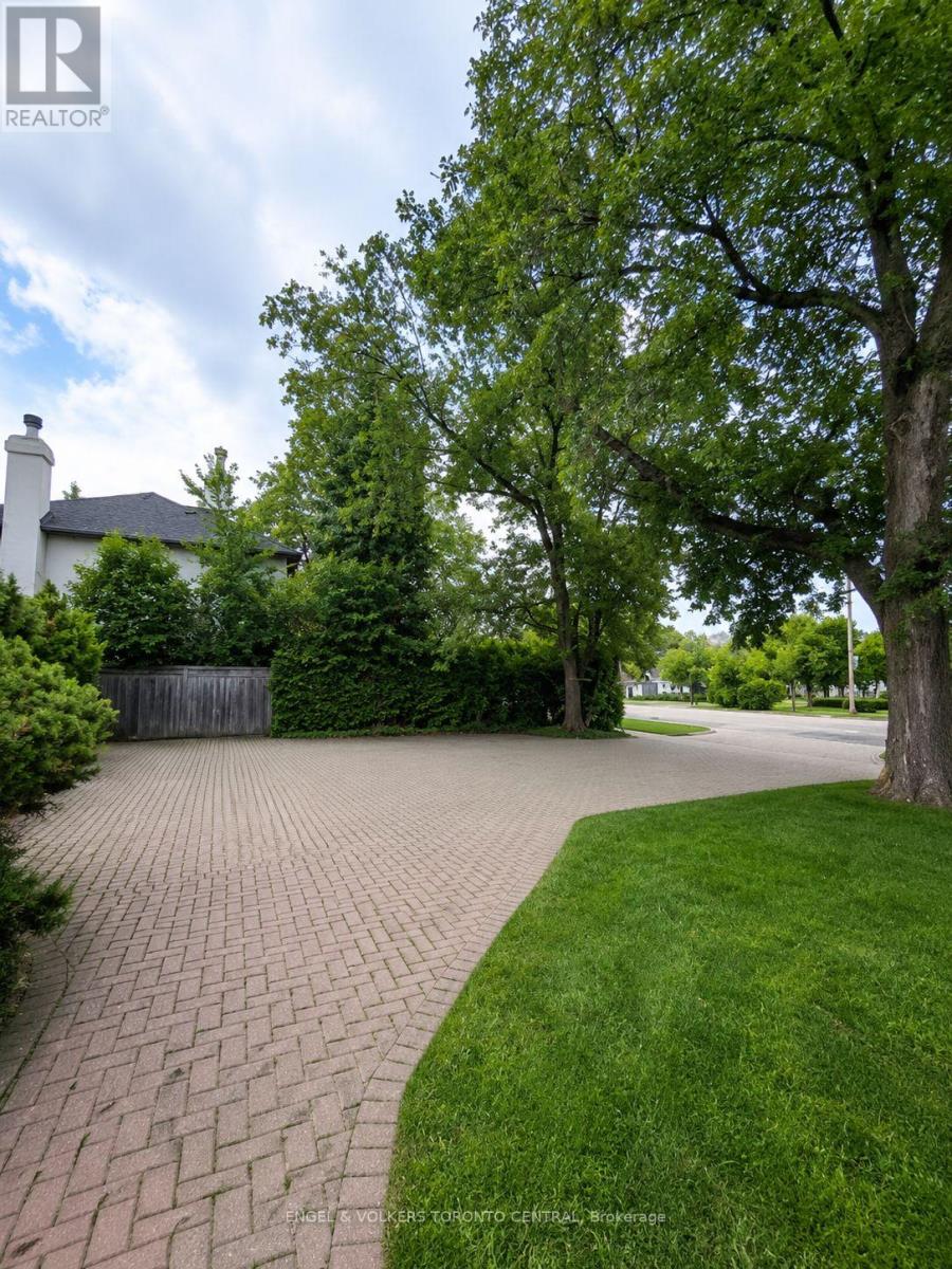 2424 Bayview Avenue, Toronto, Ontario  M2L 1A3 - Photo 2 - C13662094
