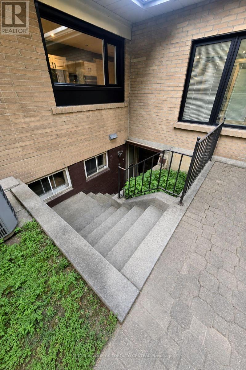 2424 Bayview Avenue, Toronto, Ontario  M2L 1A3 - Photo 25 - C13662094