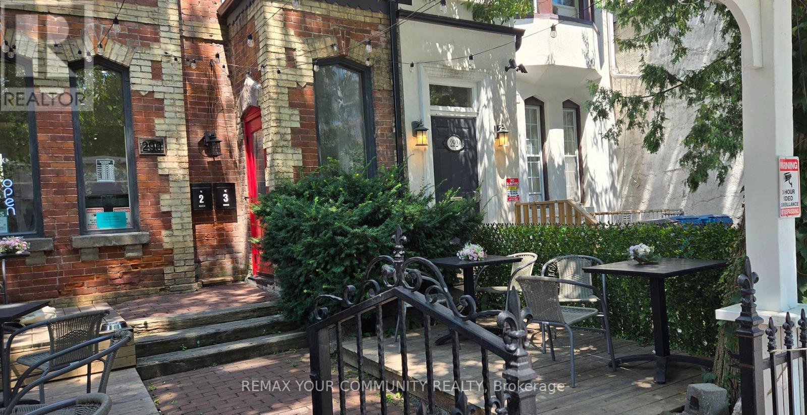 290 Gerrard Street E, Toronto, Ontario  M5A 2G4 - Photo 2 - C13662250