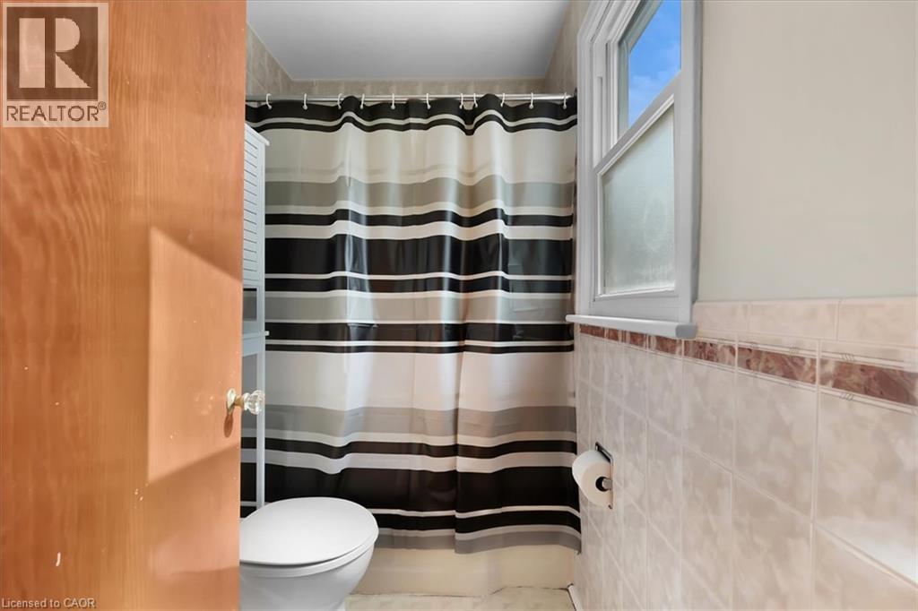 128 East 39th Street, Hamilton, Ontario  L8V 4H3 - Photo 9 - 40850086